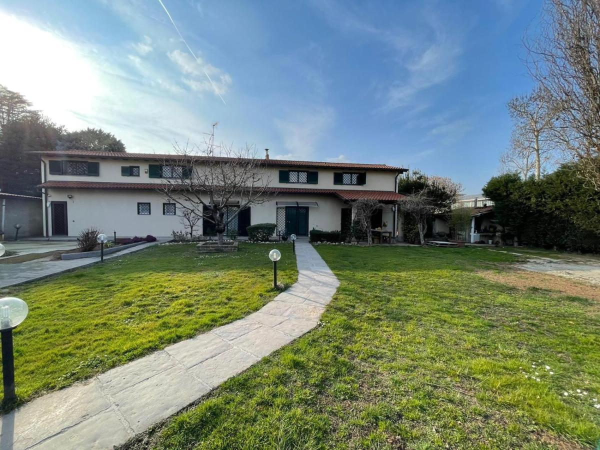 Lussuosa Villa Vicino Alla Stazione Caronno Pertusella Exteriér fotografie