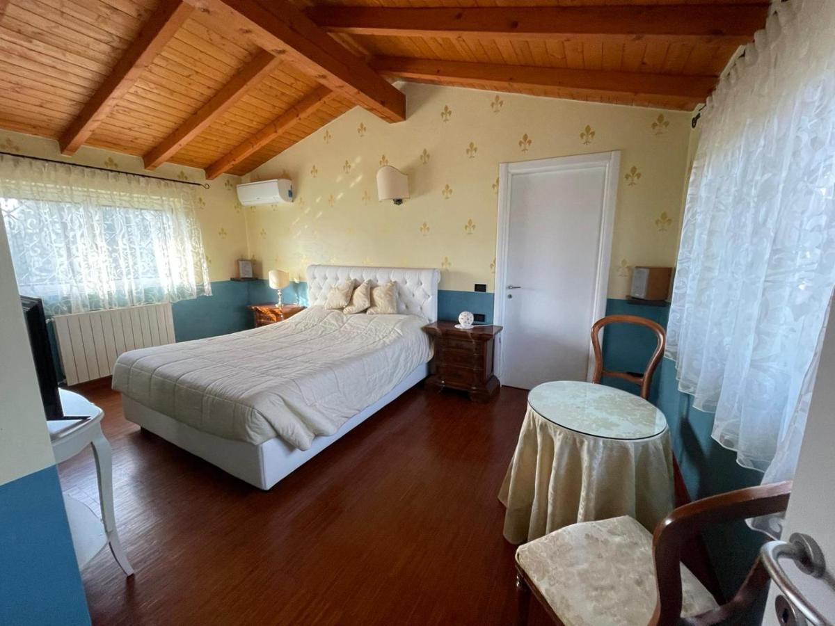 Lussuosa Villa Vicino Alla Stazione Caronno Pertusella Exteriér fotografie