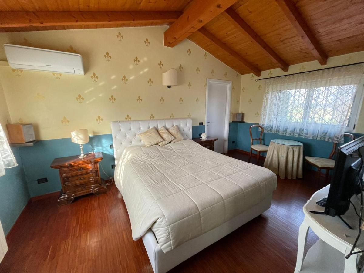 Lussuosa Villa Vicino Alla Stazione Caronno Pertusella Exteriér fotografie