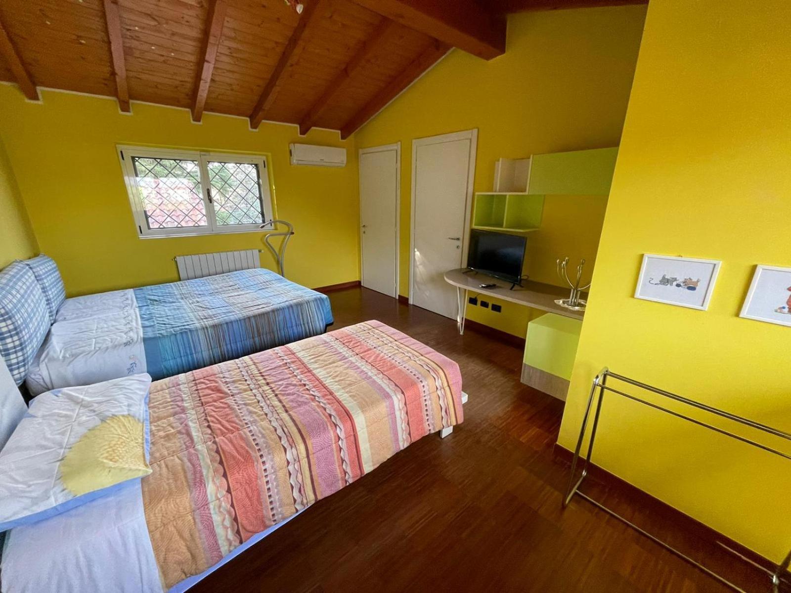 Lussuosa Villa Vicino Alla Stazione Caronno Pertusella Exteriér fotografie
